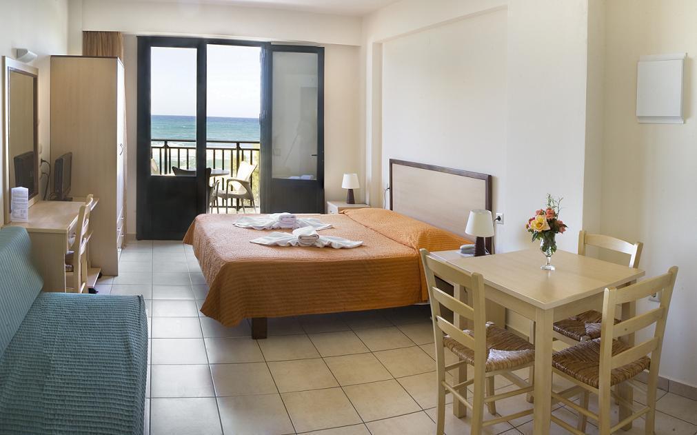 Margarita Beach Hotel Agia Marina Pokoj fotografie